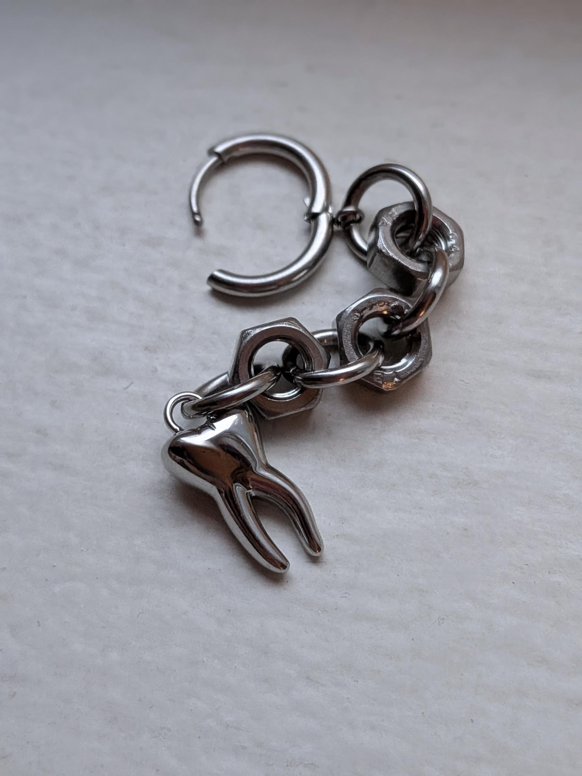 Hardware & Teeth Hoops