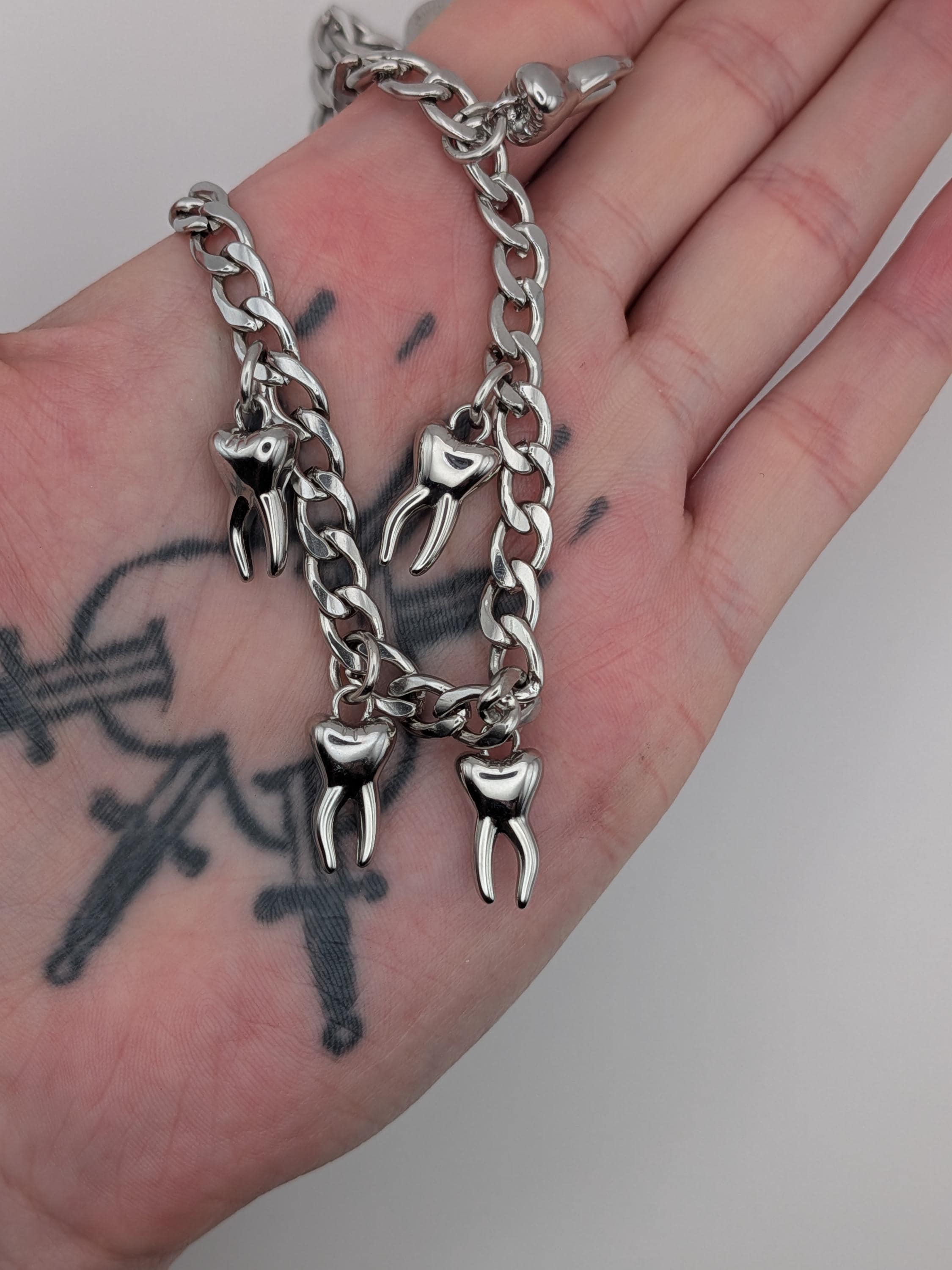 Teeth Choker